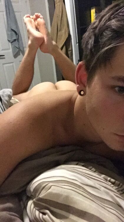 Free porn pics of gay twinks pointing their butts in the air 7 of 12 pics