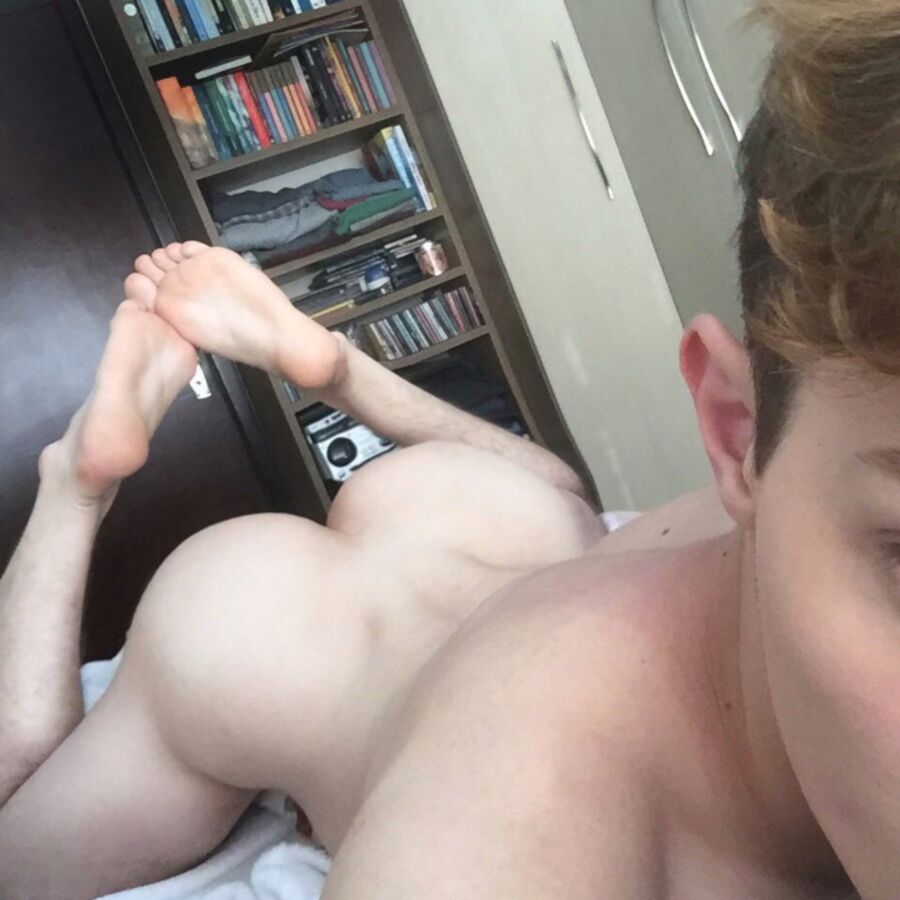 Free porn pics of gay twinks pointing their butts in the air 1 of 12 pics