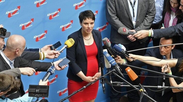 Free porn pics of Frauke Petry german AFD pregnant 3 of 5 pics