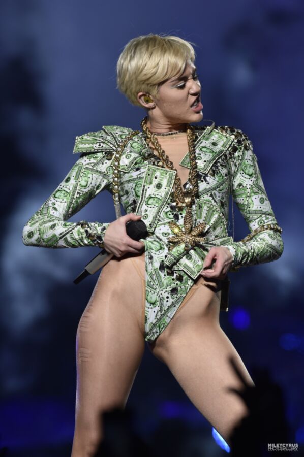 Free porn pics of Sexy Miley Cyrus (Celebrities) 6 of 68 pics