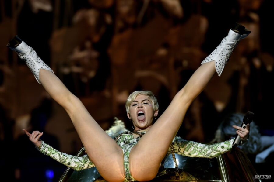 Free porn pics of Sexy Miley Cyrus (Celebrities) 12 of 68 pics