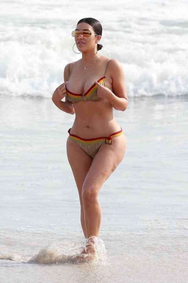 Free porn pics of Kim Kardashian 1 of 16 pics