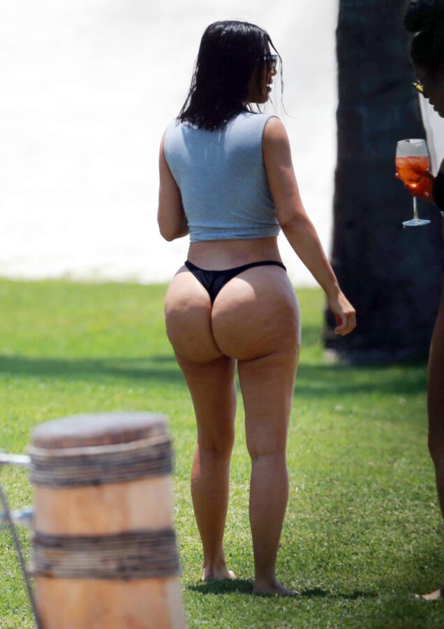 Free porn pics of Kim Kardashian shows off her huge butt 7 of 29 pics