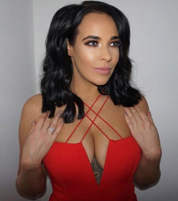 Free porn pics of Stephanie Davis. See Through and Epic Clevage 2 of 3 pics