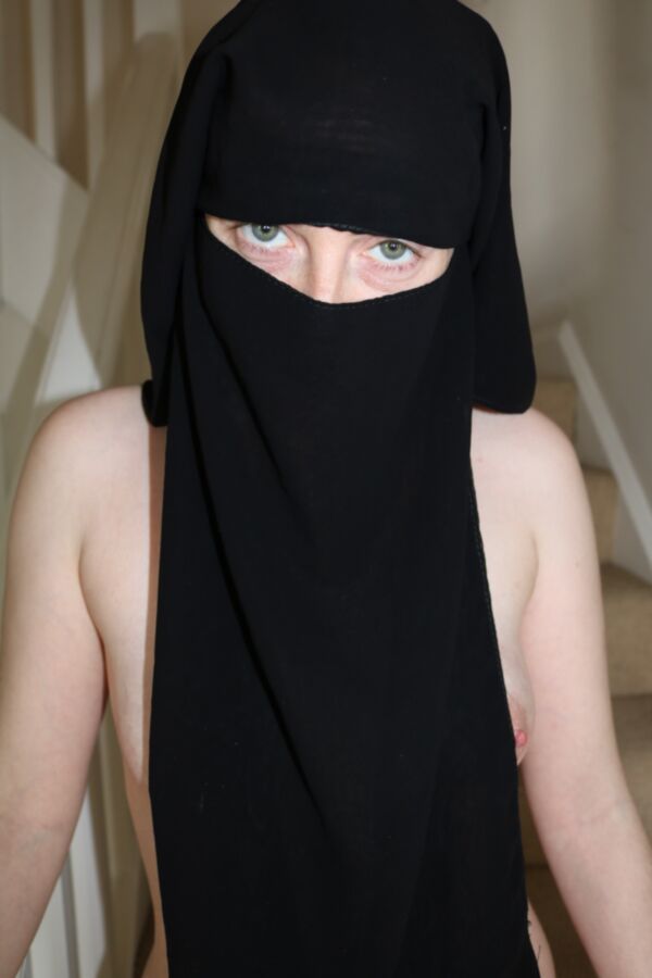 Free porn pics of Niqab Burka Girl nude 13 of 15 pics