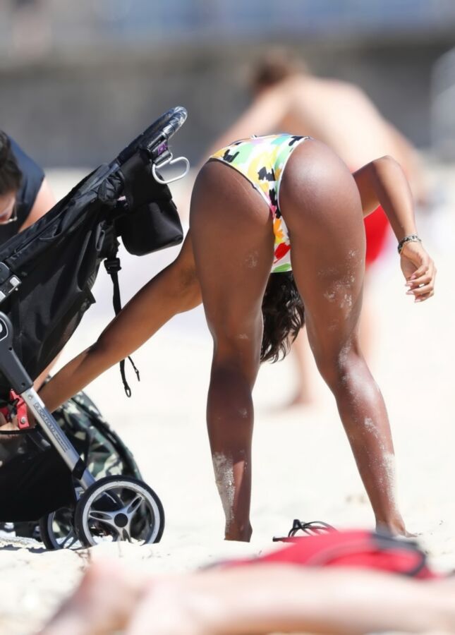 Free porn pics of Kelly Rowland Showing Her Sexy Brown Ass 2 of 16 pics