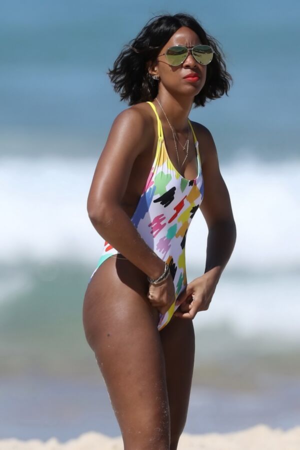 Free porn pics of Kelly Rowland Showing Her Sexy Brown Ass 1 of 16 pics