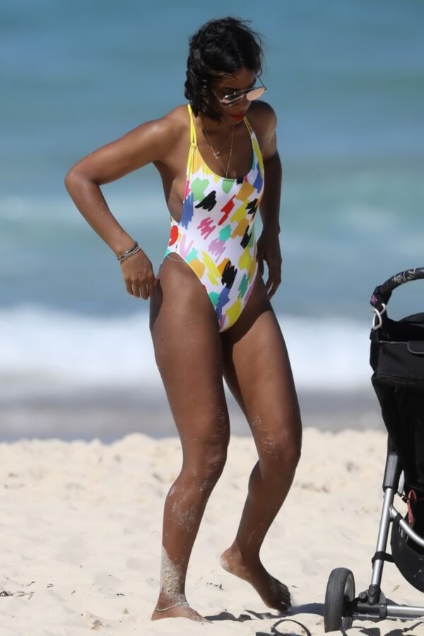 Free porn pics of Kelly Rowland Showing Her Sexy Brown Ass 9 of 16 pics