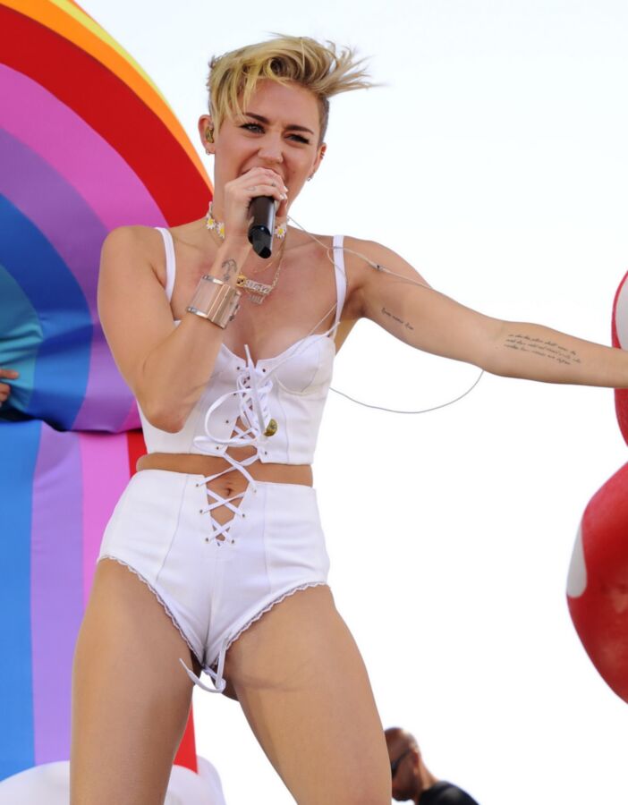 Free porn pics of Miley Cyrus Skinny Sexy Cameltoe 2 of 190 pics