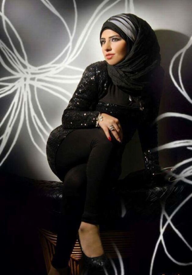 Free porn pics of hijab muslim women tight dresses 13 of 47 pics