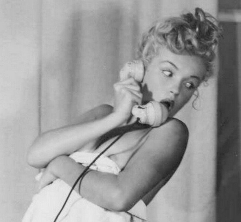 Free porn pics of Marilyn Monroe Posing Nude on the Phone Pics 17 of 22 pics