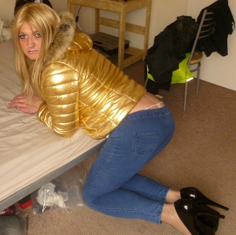 Free porn pics of sissy chav in jeans 3 of 10 pics