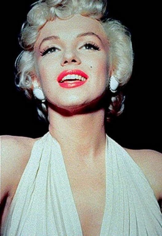 Free porn pics of Marilyn Monroe Upskirt Pics 20 of 60 pics