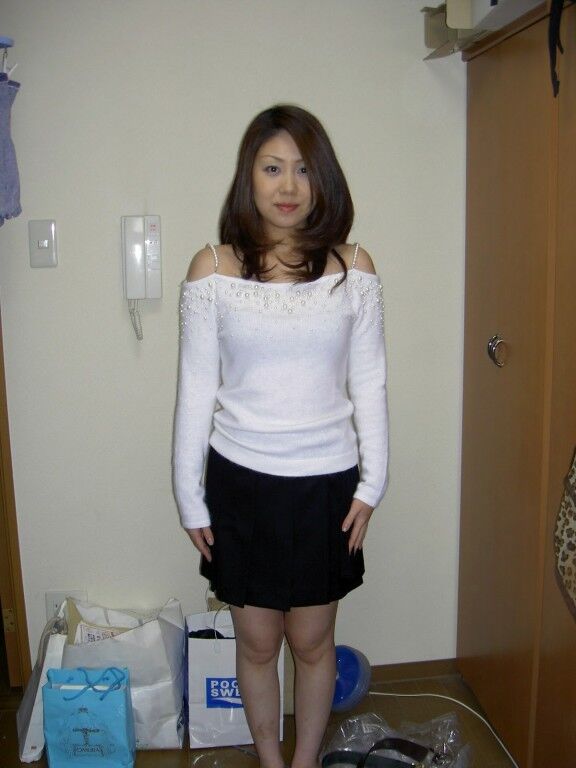 Free porn pics of Very Beautiful & Lovely Japanese mid-thirties Prostitute Yukihir 17 of 163 pics