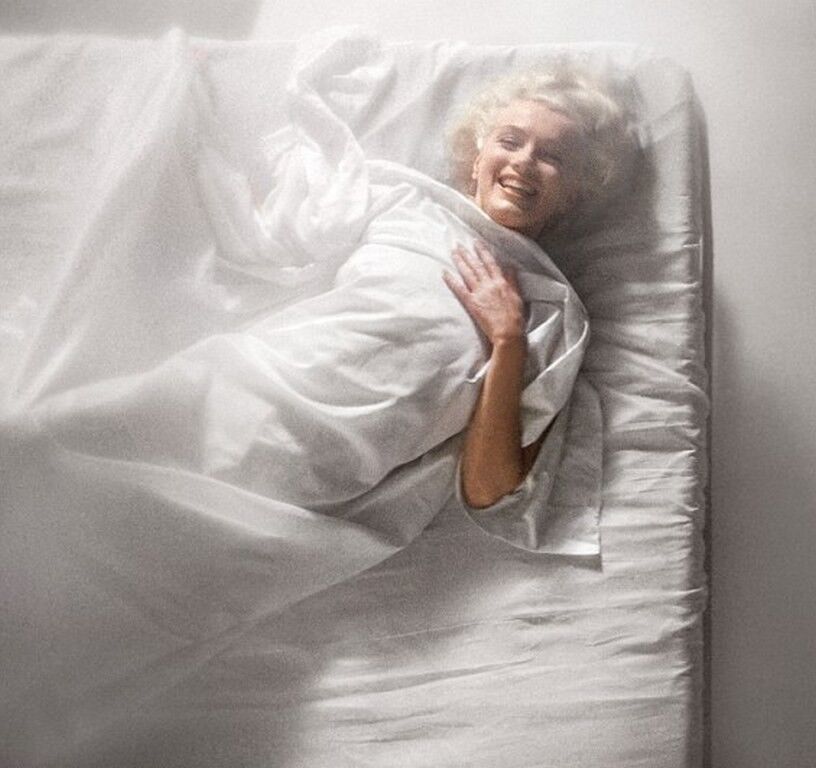 Marilyn Monroe Nude Wrapped In White Bed Sheets Celebrity Porn Photo