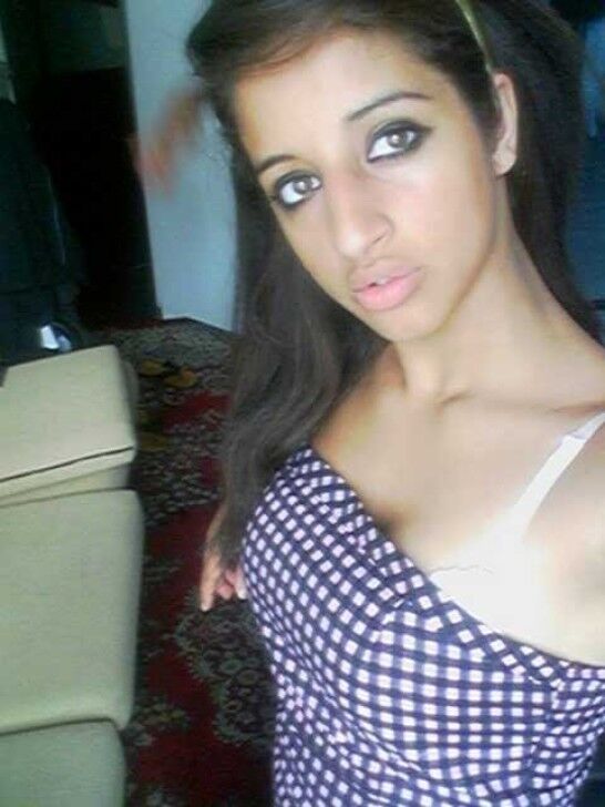 Free porn pics of Arab teen beurette salope samira nude and facial 7 of 12 pics