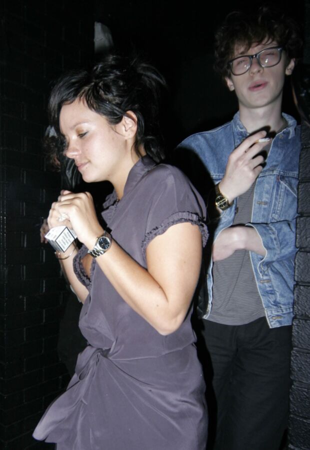 Free porn pics of Lily Allen Nipple Slip 7 of 8 pics