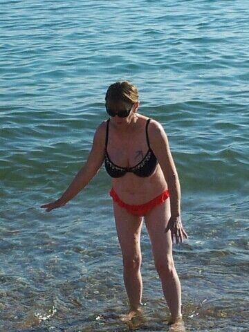 Free porn pics of Amateur MILF on the Beach 15 of 50 pics