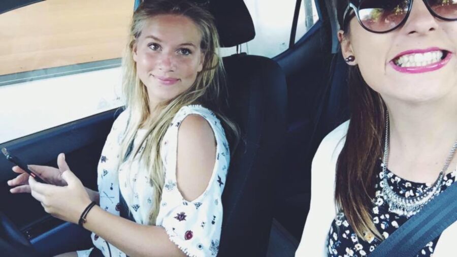Triolisme bandant avec une copine blonde du bureau