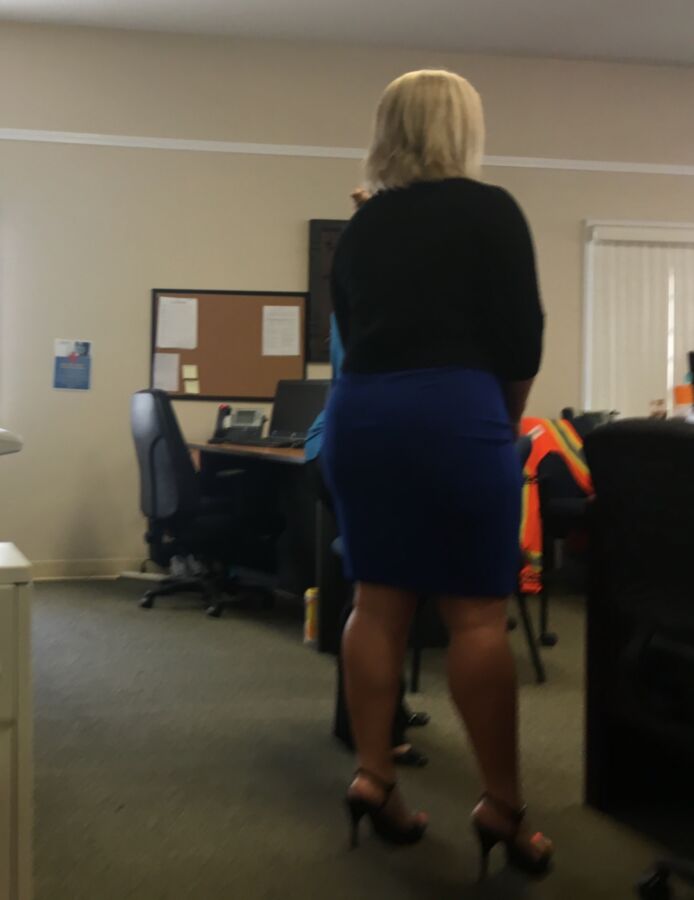 Free porn pics of Office whores 7 of 25 pics