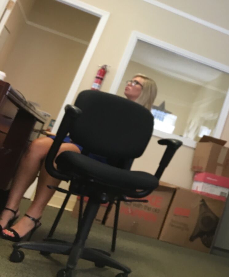 Free porn pics of Office whores 3 of 25 pics
