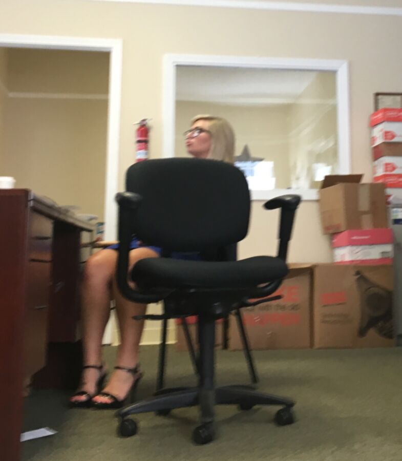 Free porn pics of Office whores 4 of 25 pics