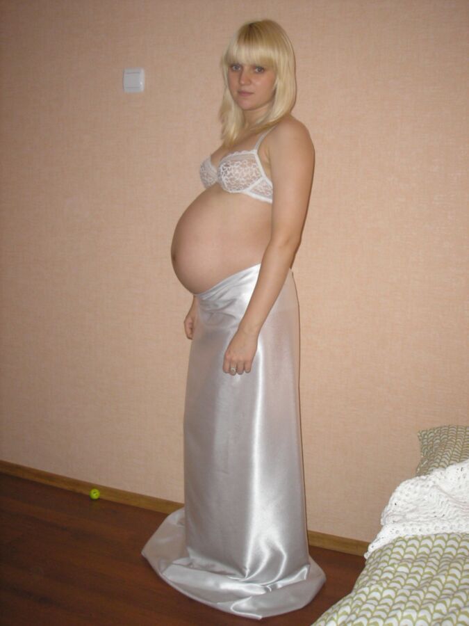 Free porn pics of shy blond pregnant teen 1 of 34 pics