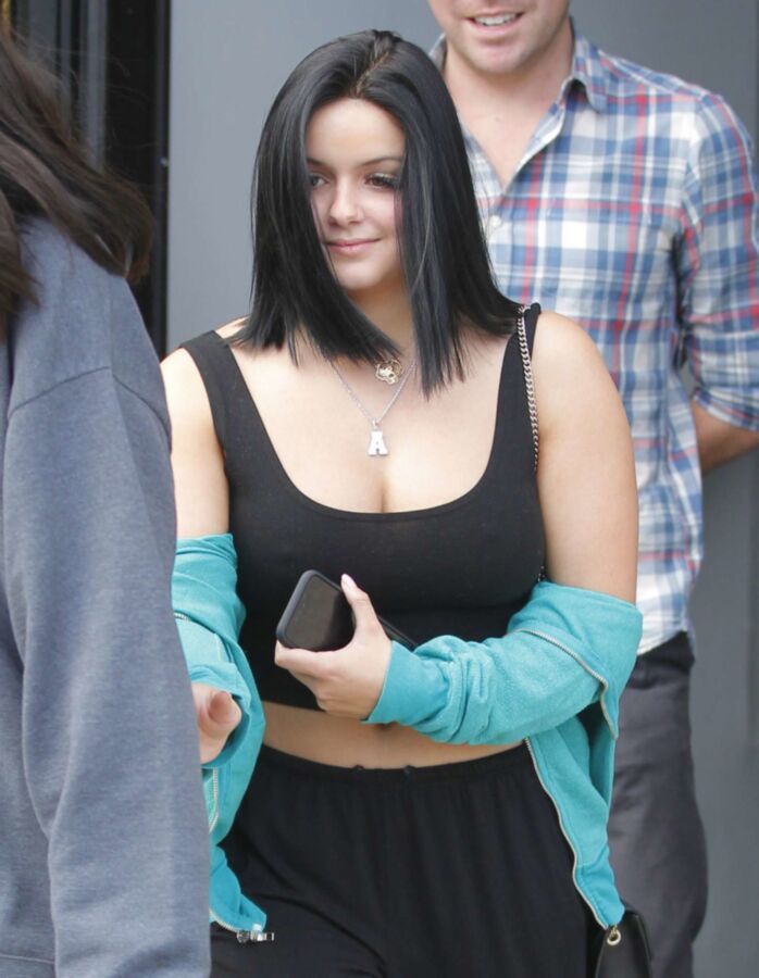 Free porn pics of Ariel Winter Huge Tits, Braless, Topless, Sexy Cleavage and Ass  23 of 441 pics