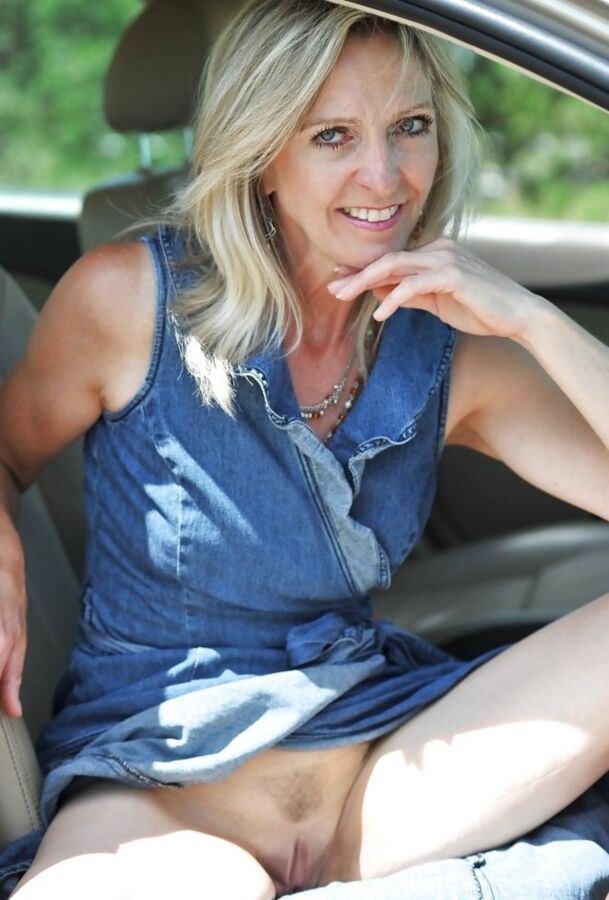 Freundin Milf Upskirt Oral
