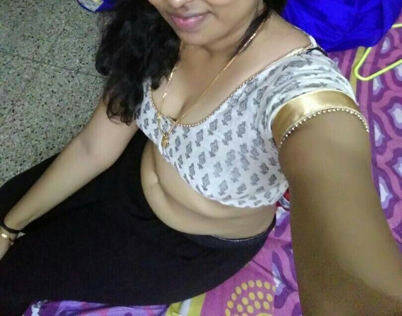 Free porn pics of Indian Wife Radhika 1 of 39 pics