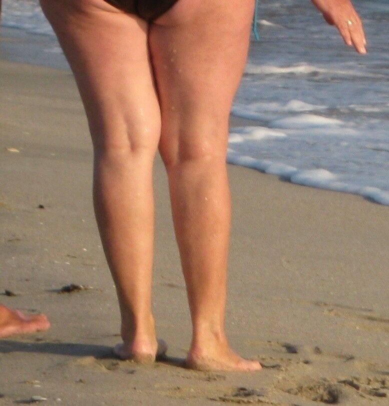 Free porn pics of HOT GRANNY beach candid 8 of 33 pics