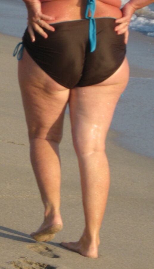 Free porn pics of HOT GRANNY beach candid 11 of 33 pics