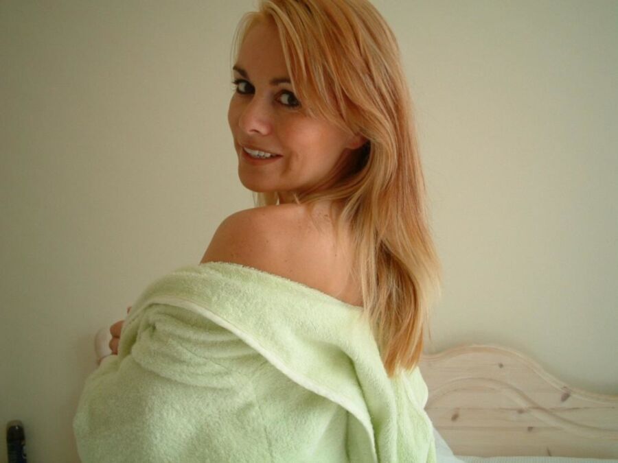 Free porn pics of Kelly Burgess after bath 7 of 28 pics
