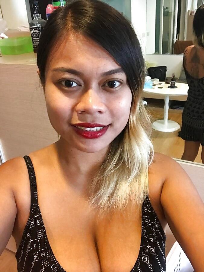 Free porn pics of Thai girl Koy, great boobs 1 of 11 pics