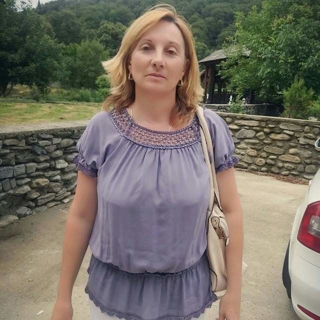 Free porn pics of My mom (Comment if you like her !) 1 of 3 pics