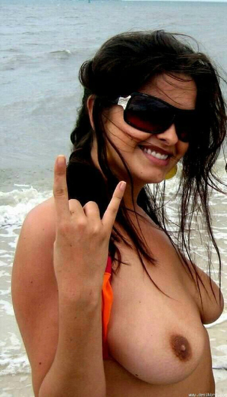 Free porn pics of Neha Mahajan: Hot Indian Celeb Topless,Nude in Juhu Beach,Mumbai 10 of 20 pics