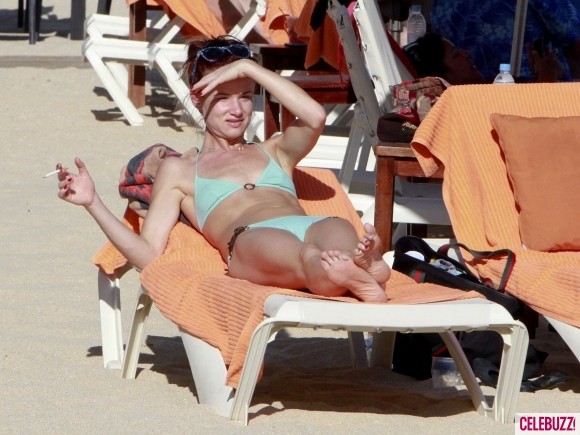 Free porn pics of Juliette Lewis - Bikini 4 of 19 pics