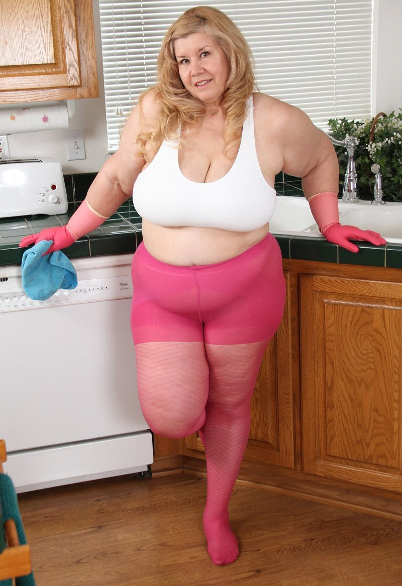 Free porn pics of Sexy Mature BBW in the Kitchen 11 of 38 pics