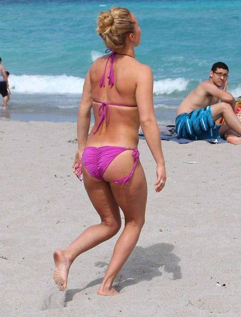 Free porn pics of Hayden Panettiere - Pink Bikini 9 of 29 pics
