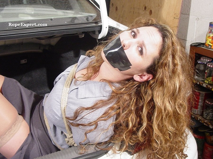 Free porn pics of Jill Cannon tied and put in the trunk 6 of 35 pics