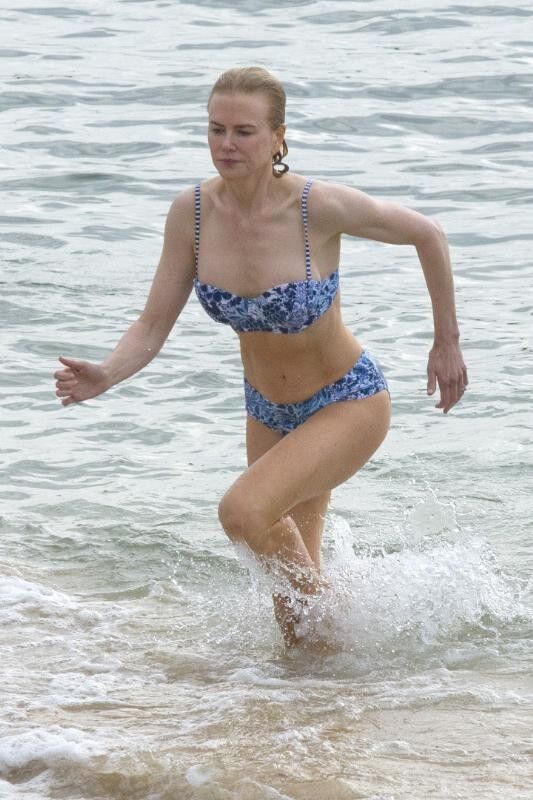 Free porn pics of Nicole Kidman - Bikini 8 of 12 pics
