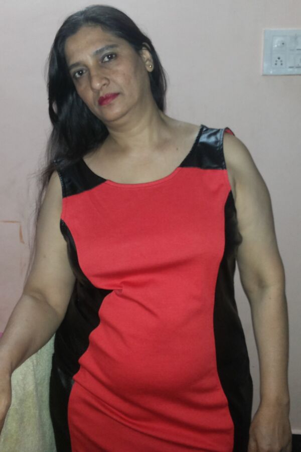 Free porn pics of indian mature aunty 12 of 16 pics