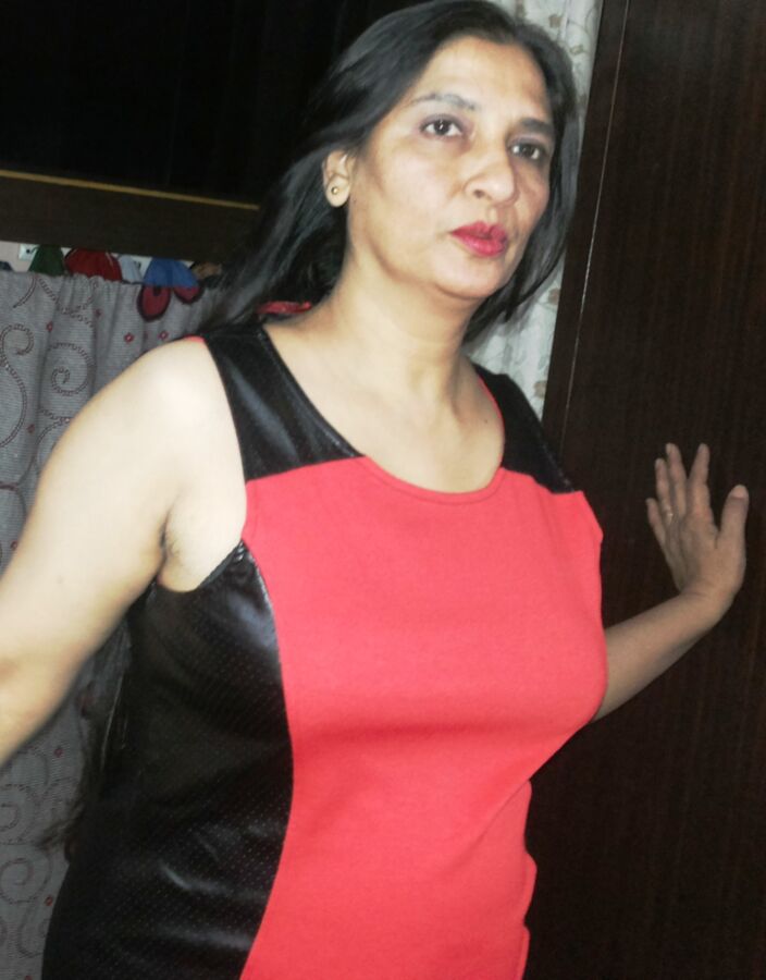 Free porn pics of indian mature aunty 13 of 16 pics