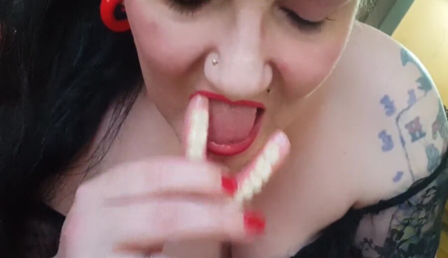 Free porn pics of Teeth out for a gummy blowjob 21 of 33 pics