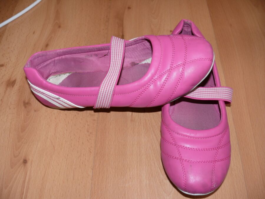 Free porn pics of Cum on pink ballerina shoes from some girl - my job 1 of 8 pics