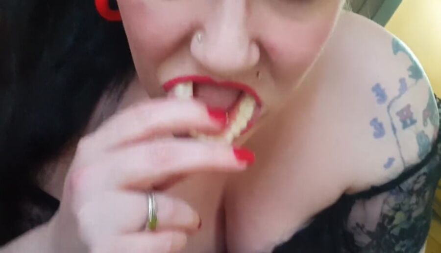 Free porn pics of Teeth out for a gummy blowjob 19 of 33 pics