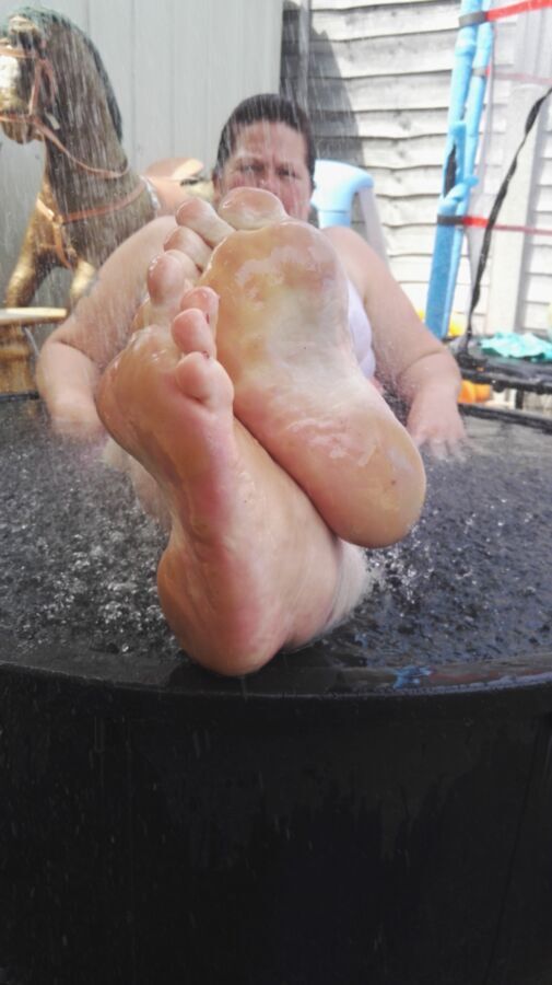 Free porn pics of wifes feet in paddling pool i love summer 8 of 10 pics