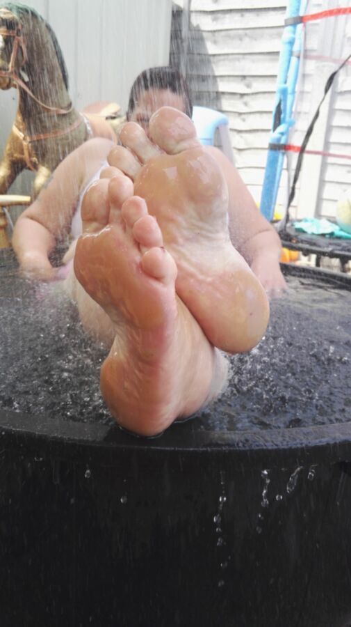 Free porn pics of wifes feet in paddling pool i love summer 6 of 10 pics