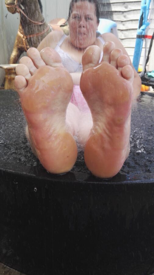 Free porn pics of wifes feet in paddling pool i love summer 4 of 10 pics