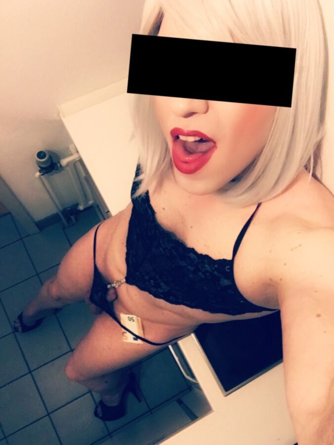 Free porn pics of white slut for Blacks 1 of 1 pics